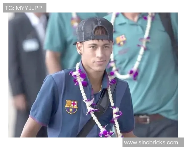 足球明星耳钉时尚潮流解析展现个性与风格的完美结合